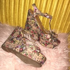 Shi by Journeys Floral Print Wedges